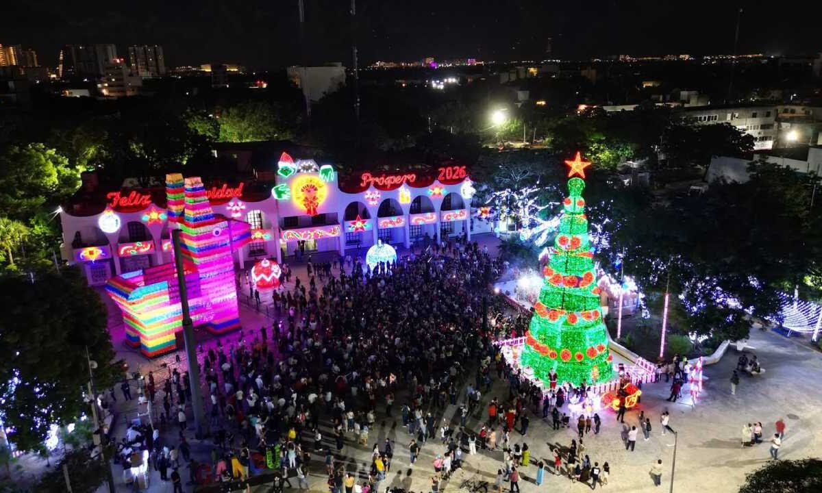 Encendido del árbol de Navidad en Cancún.