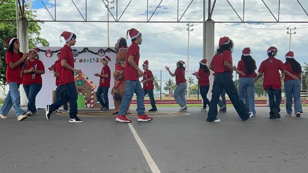 Atletas del Cedar realizan festival navideño.