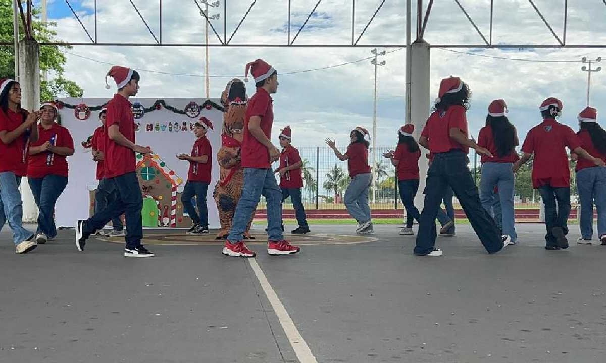 Atletas del Cedar realizan festival navideño.