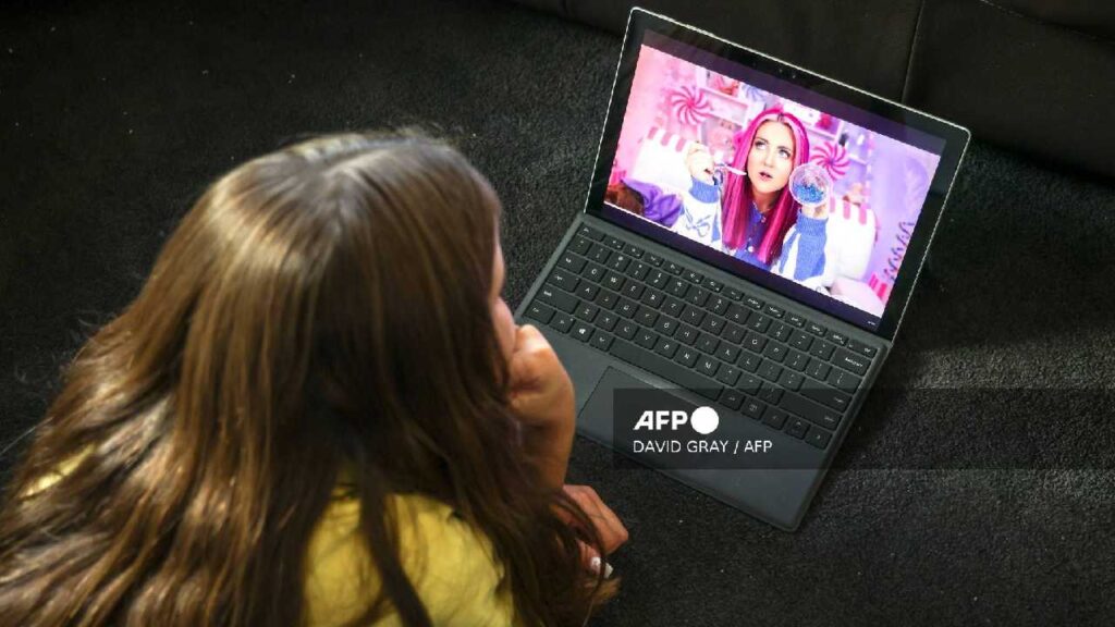 Australia prohíbe uso de redes a menores de 16 años.