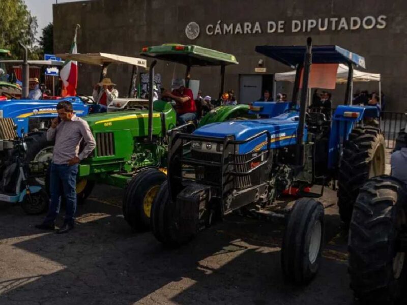 Bloqueos de agricultores continúan mientras crece la tensión por reforma a la Ley de Aguas