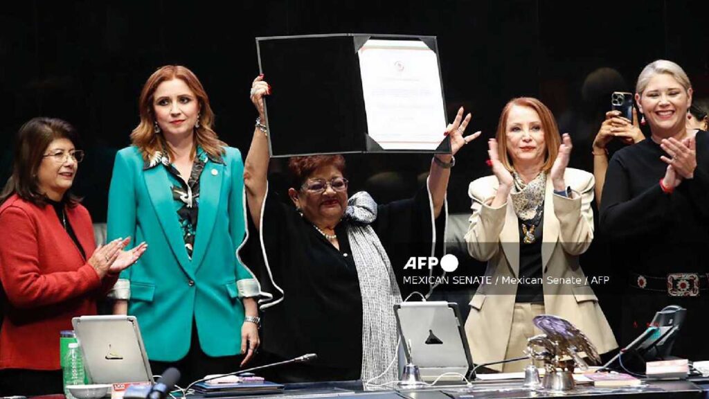 Ella es Ernestina Godoy.