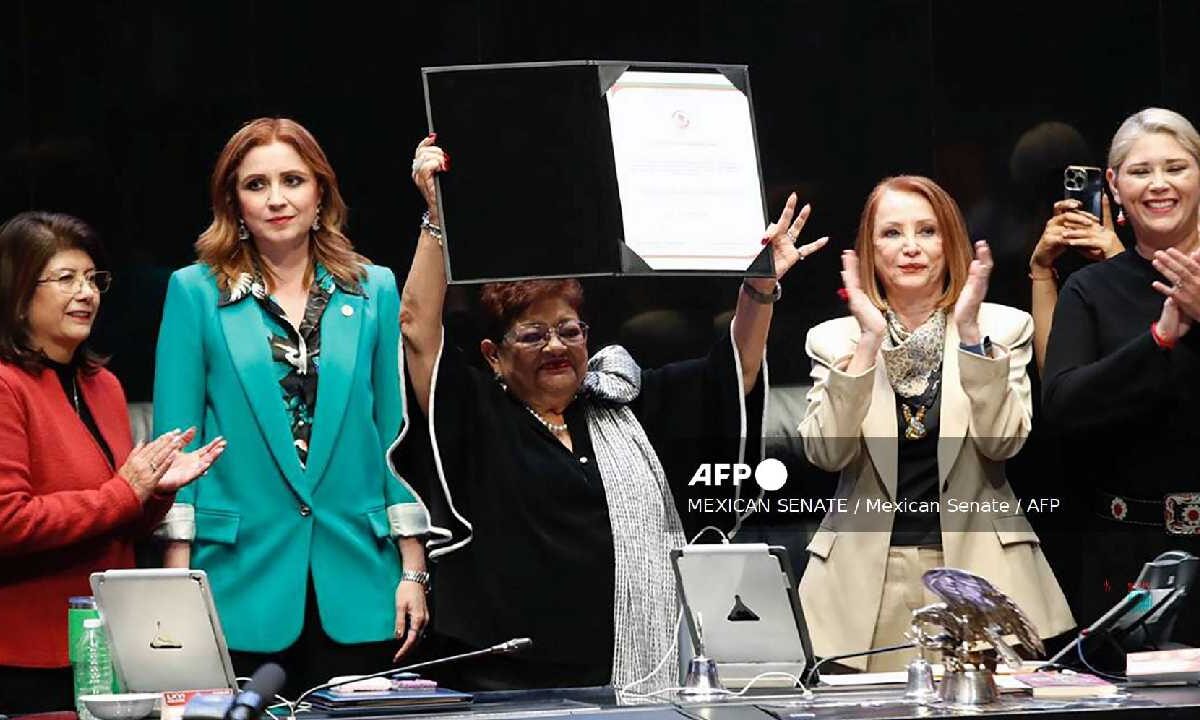 Ella es Ernestina Godoy.