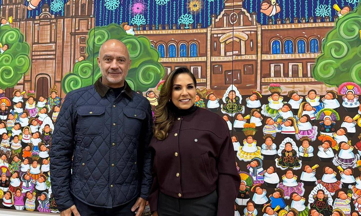 Mara Lezama y el secretario Jesús Esteva.