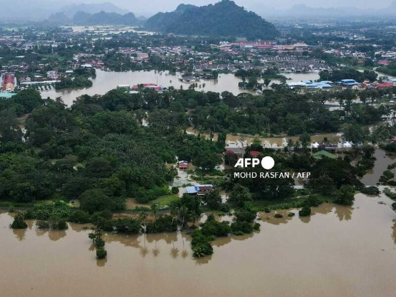 Inundaciones mortales en Asia dejan destrucción, desaparecidos y más de mil víctimas