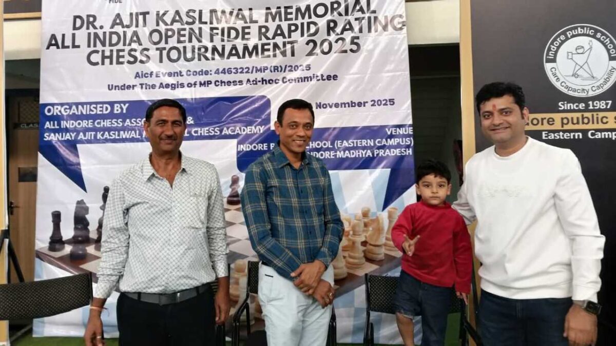 Nino indio destaca en ajedrez.