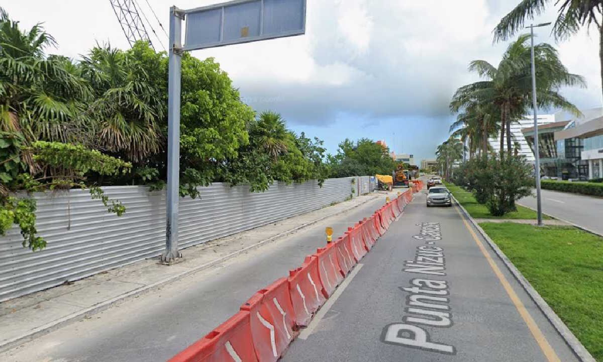 Continúan los cierres viales en Cancún.