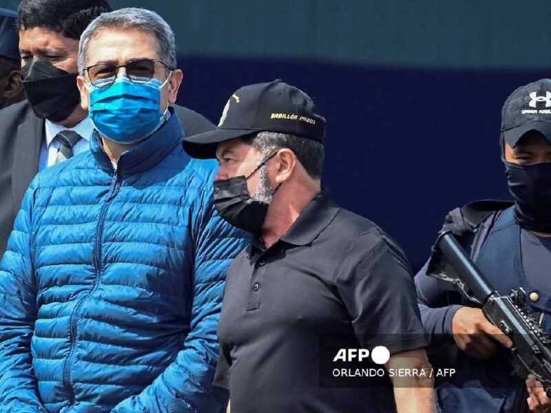 Trump indulta al expresidente hondureño Juan Orlando Hernández, acusado de narcotráfico y sale de una prisión de EU