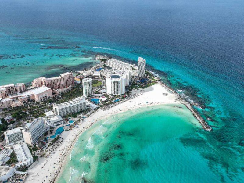 Turistas estadounidenses eligen Cancún como su destino favorito para el invierno 2025-2026