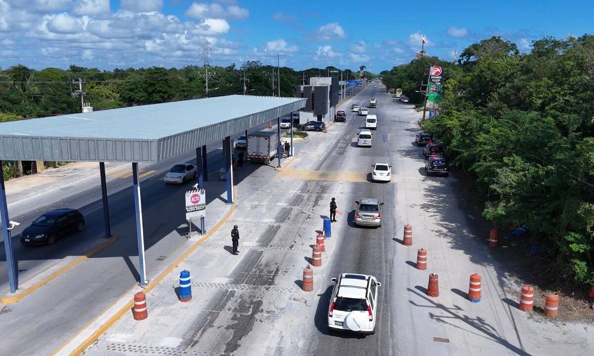 Operativo vial en Playa del Carmen.