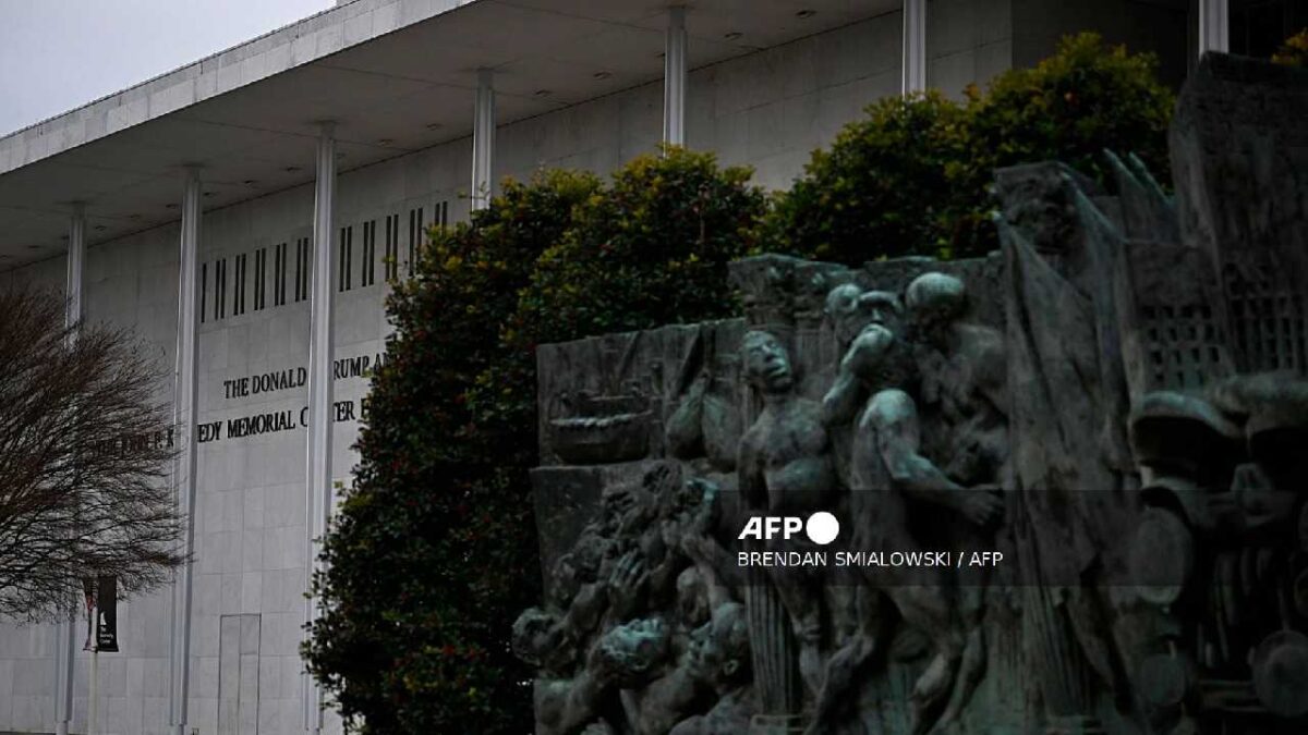 Kennedy Center cambió de nombre por "orden" de Trump.