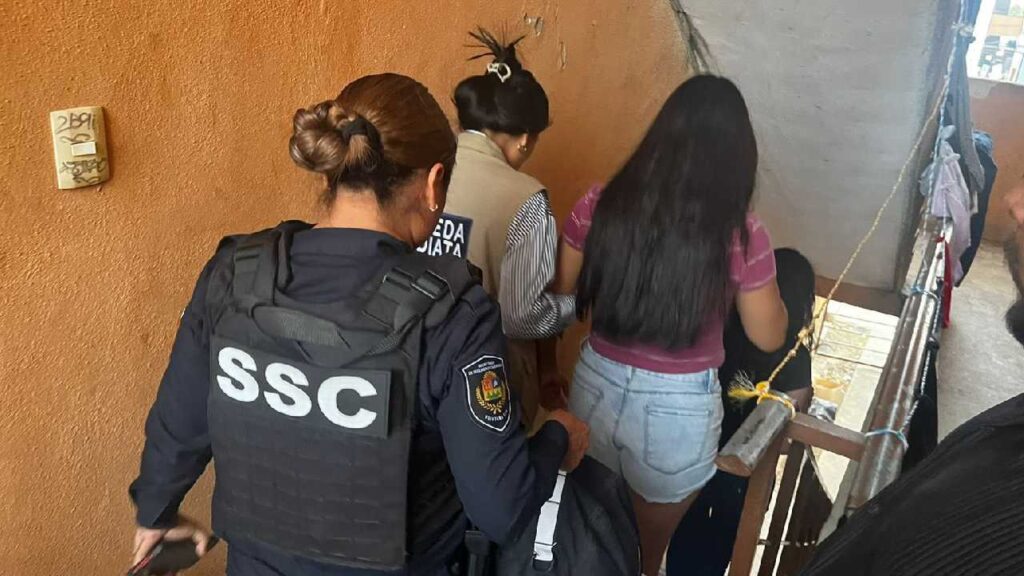 La menor está bien.