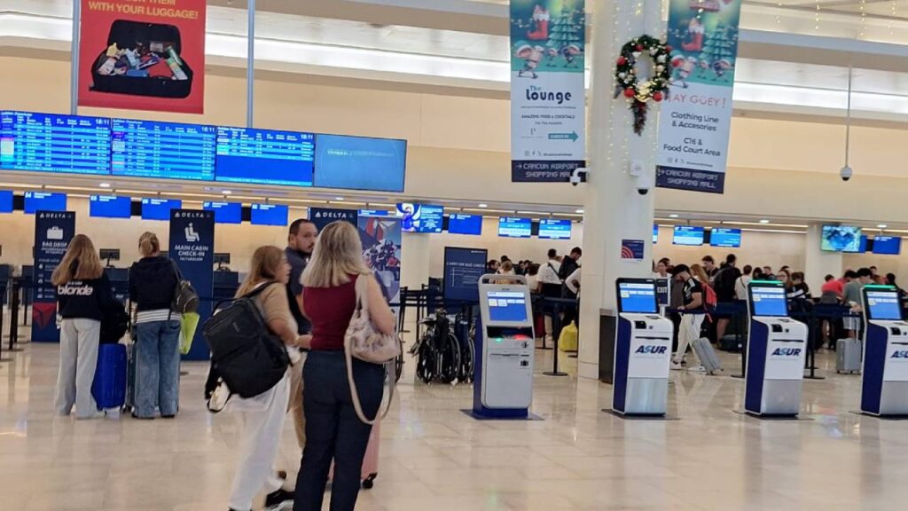 Tráfico aéreo en Cancún cae 3.5 % en 2025
