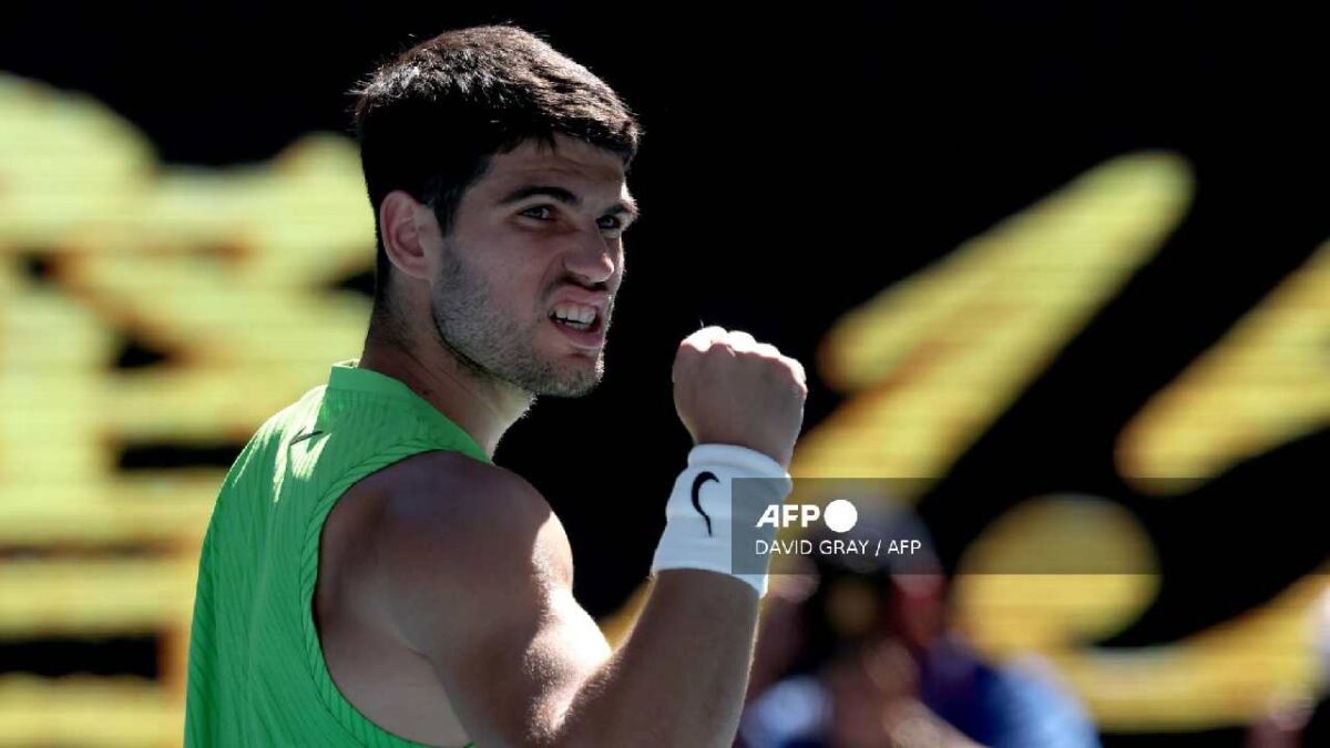 Carlos Alcaraz avanza en el Abierto de Australia y se perfila en busca del título.