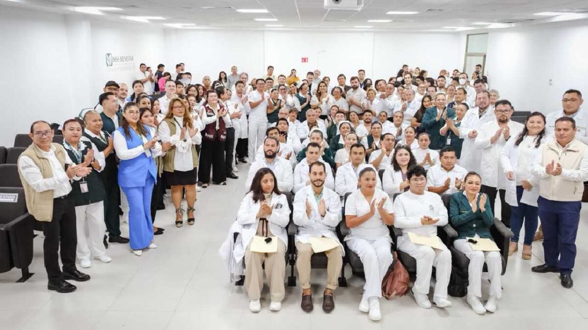 Se suman profesionales de salud.