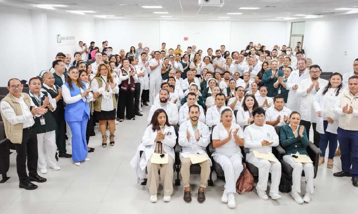 Se suman profesionales de salud.