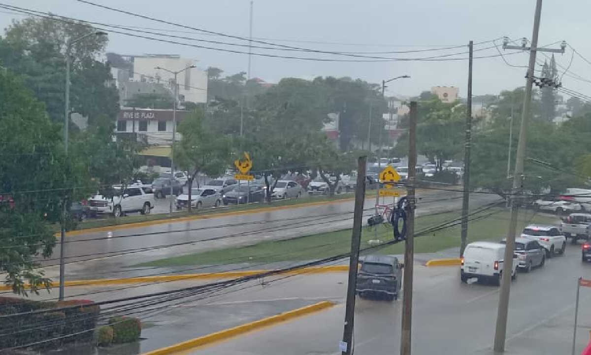 Así llueve en Cancún.