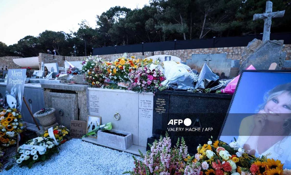 Dan último adiós a Brigitte Bardot.