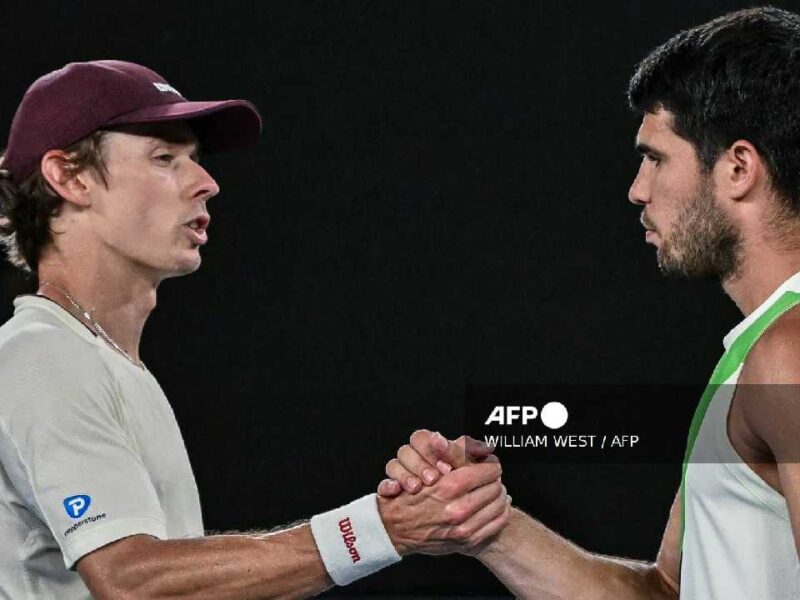 Carlos Alcaraz avanza firme en Australia y clasifica a semifinales tras vencer a De Miñaur