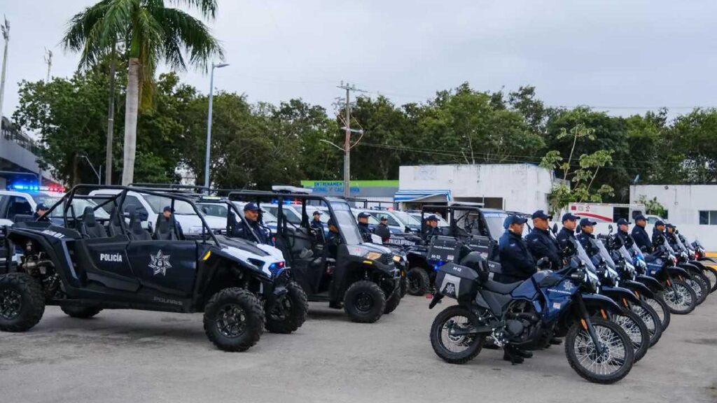 Dan equipo a la policía de Cozumel.