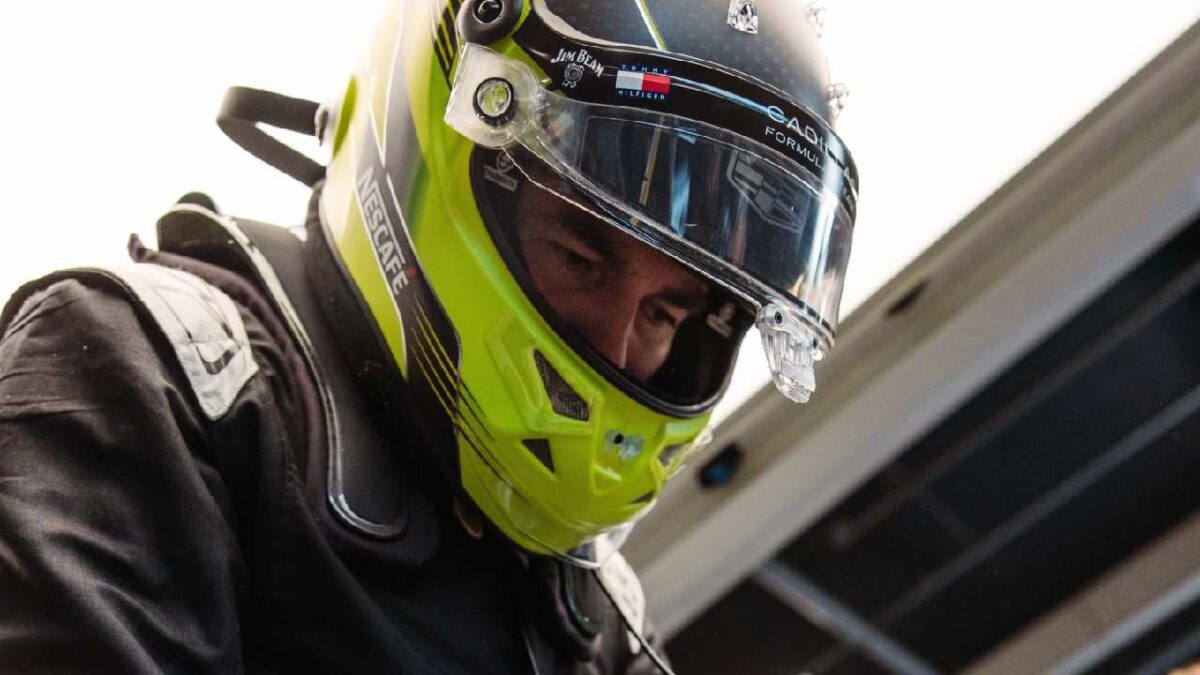 Checo Pérez, el primero en correr en el monoplaza de Cadillac.