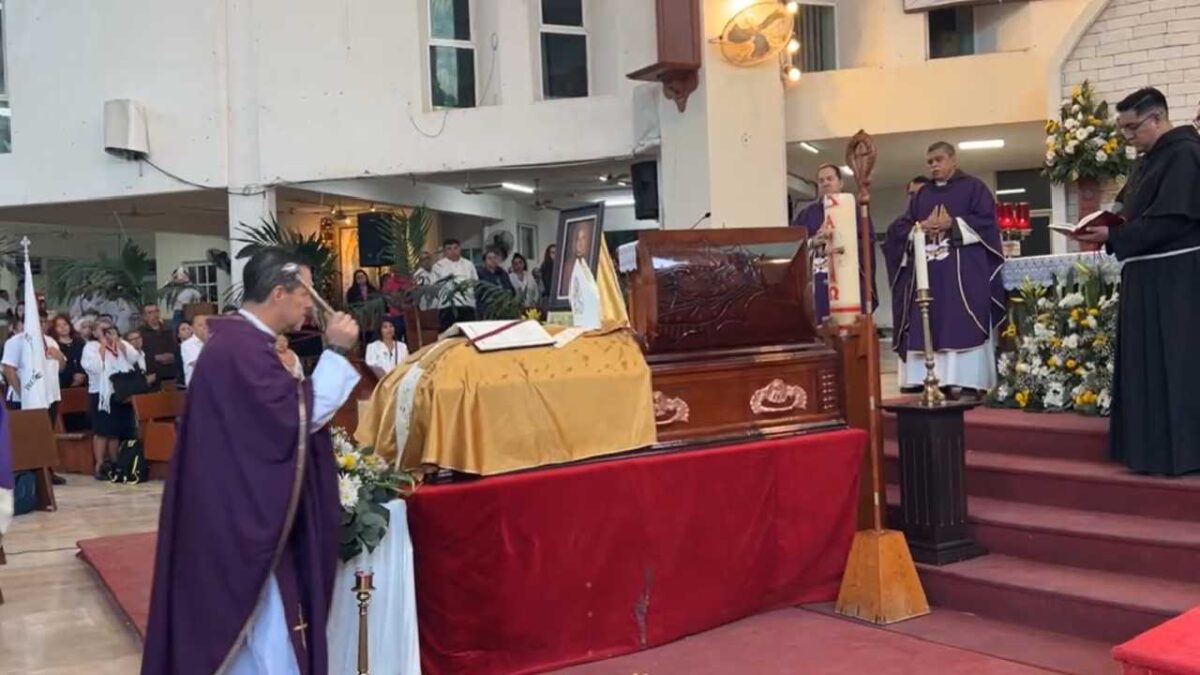Misa en la catedral por el fallecimiento del obispo.