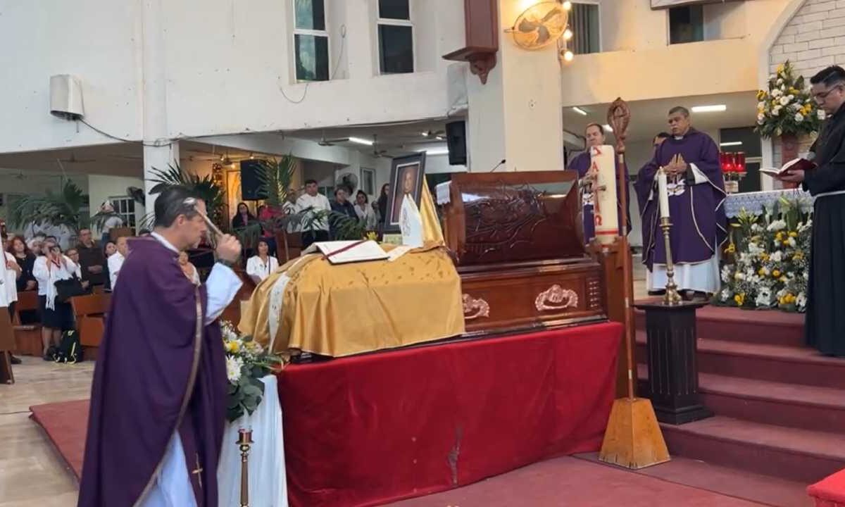 Misa en la catedral por el fallecimiento del obispo.