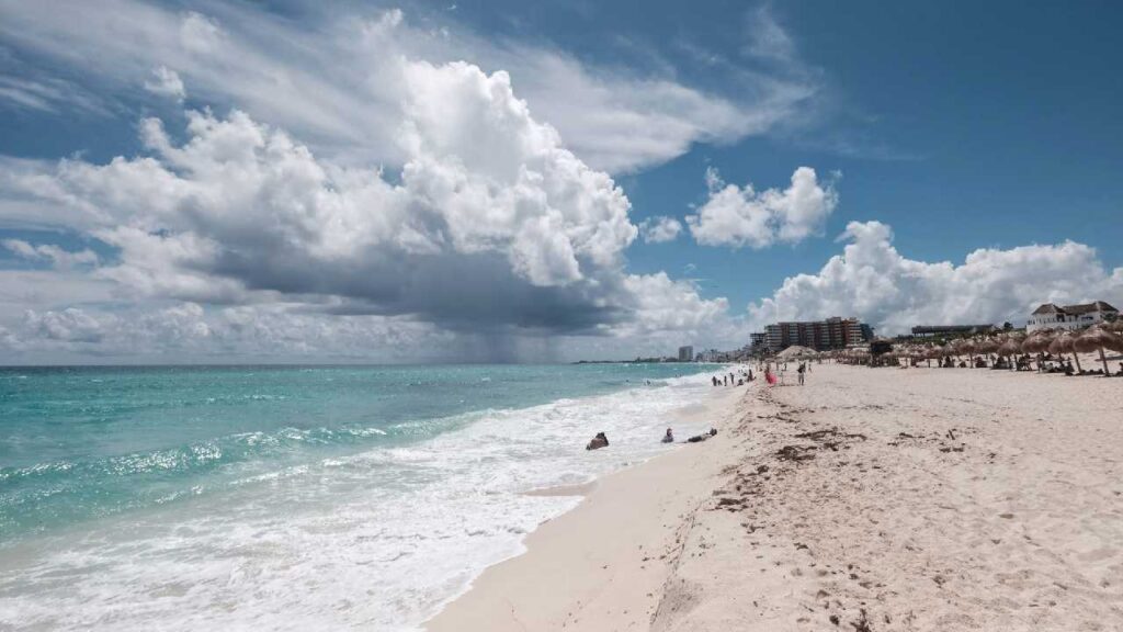 El frente frio 27 sigue su desplazamiento.