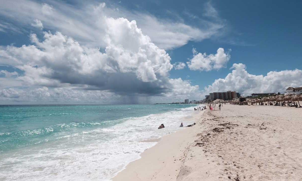 El frente frio 27 sigue su desplazamiento.