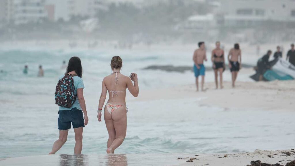 Prevén lluvias y nublados.