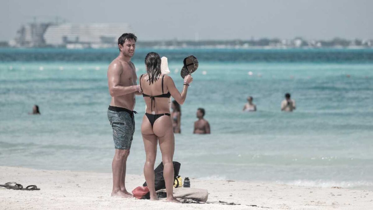 Cielo despejado y ambiente cálido.