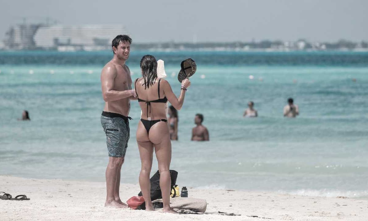 Cielo despejado y ambiente cálido.
