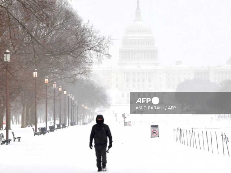 Colosal tormenta de nieve y hielo azota EU; más de 600 mil clientes se quedan sin servicio eléctrico