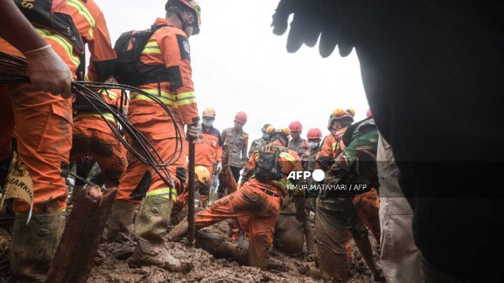 Mortal deslizamiento de tierra en Indonesia.