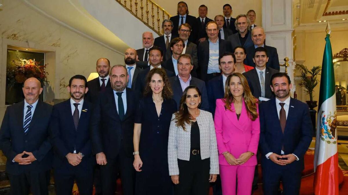 Quintana Roo activo en la FITUR.