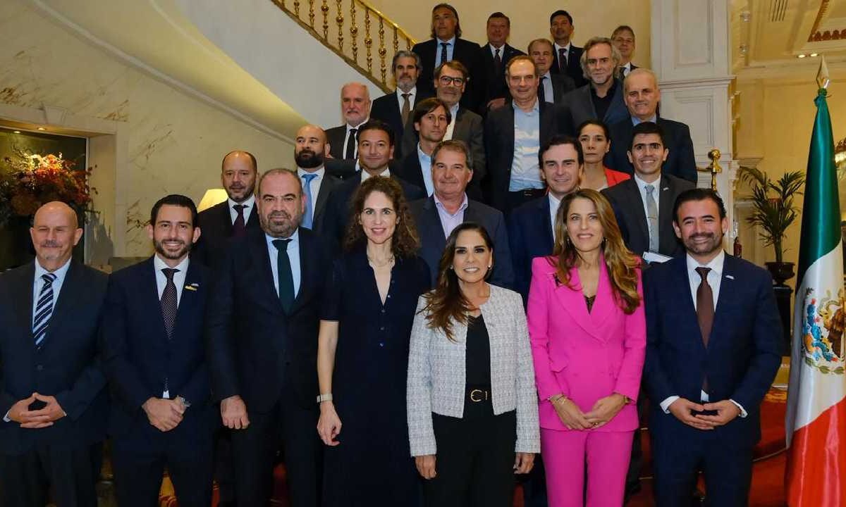 Quintana Roo activo en la FITUR.