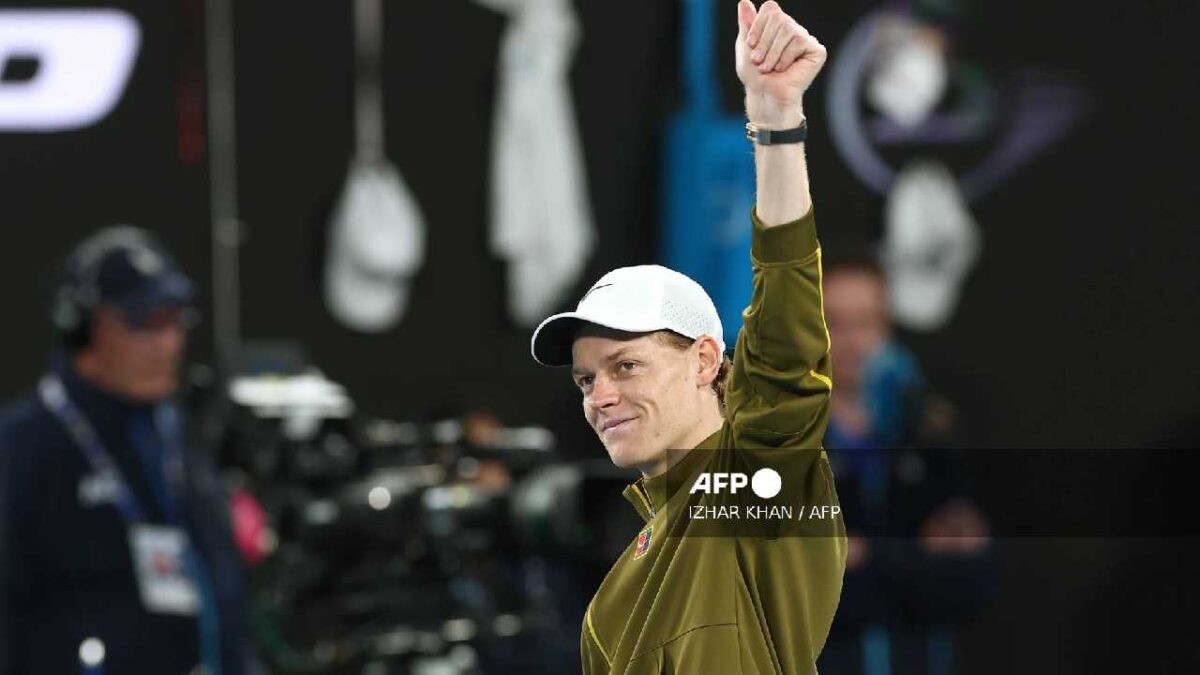 Jannik Sinner avanza en australia.
