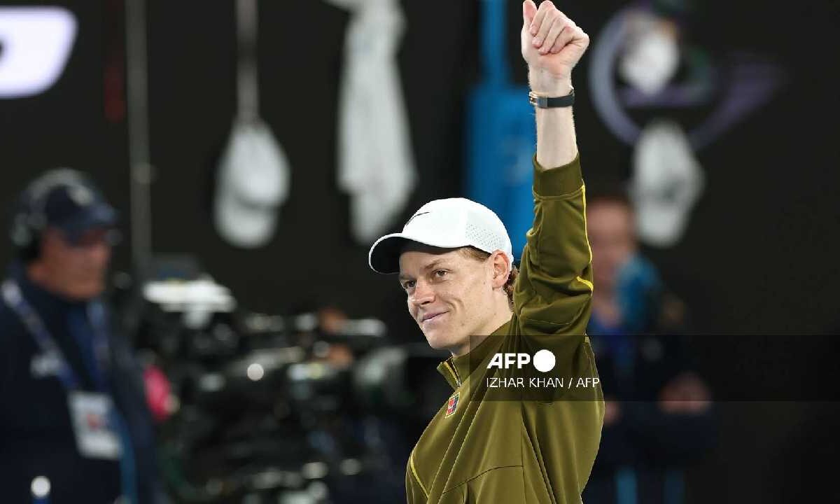 Jannik Sinner avanza en australia.