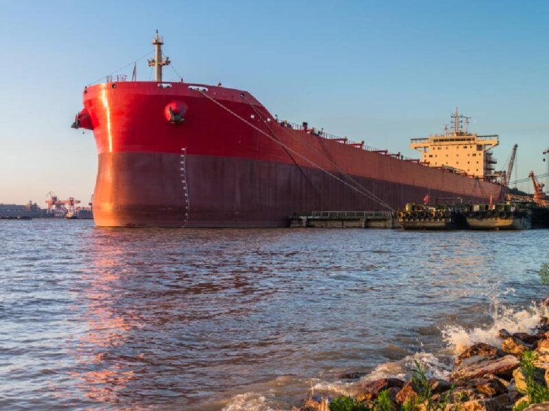 Llega a Cuba petrolero con 85,000 barriles de crudo procedente de México en medio de crisis energética