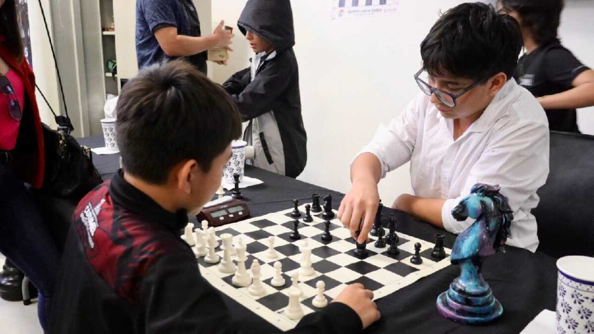 Apoyo a competidores de ajedrez.