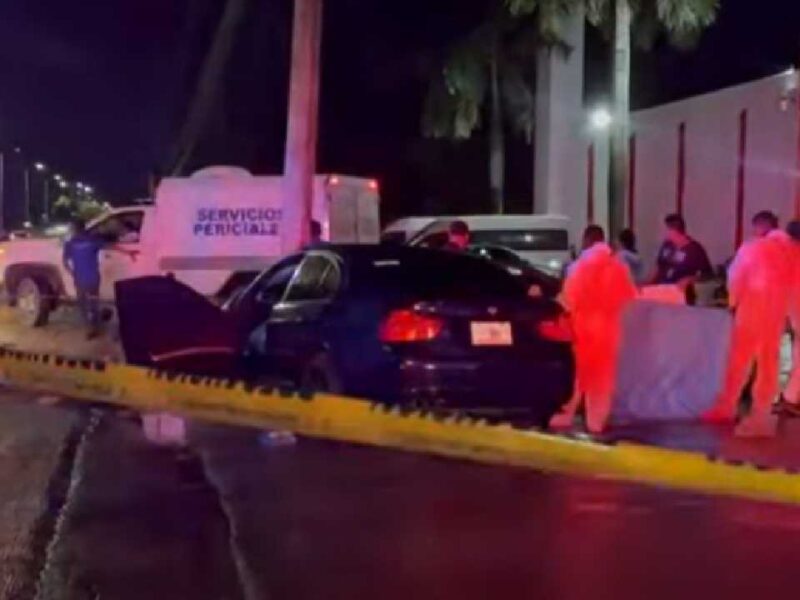 Mortal accidente en Cancún: conductor de un BMW se estrella con un muro; 2 muertos, el saldo