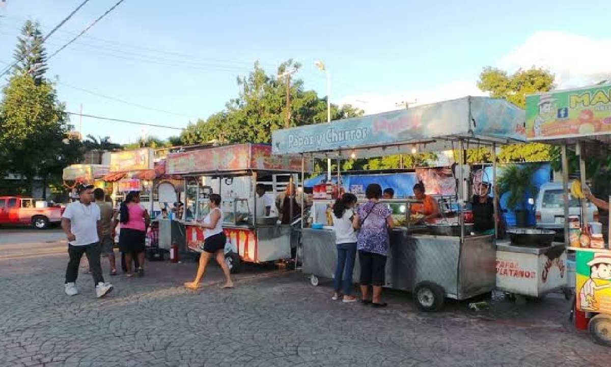 Vendedores en el Parque de las Palapas