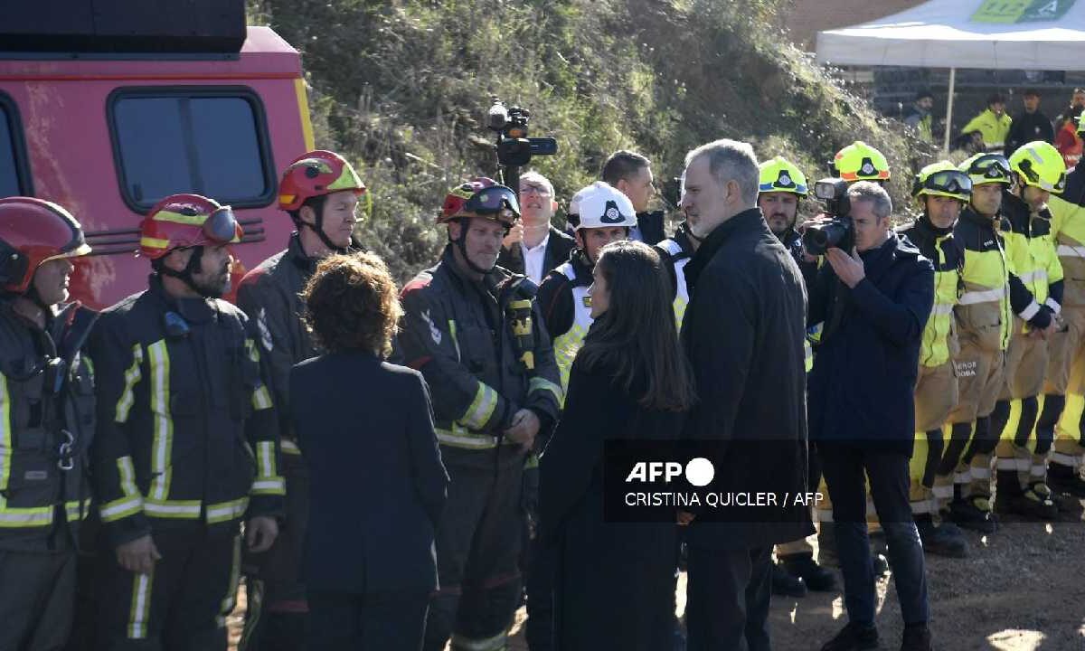 Felipe VI y Letizia , en la zona cero.