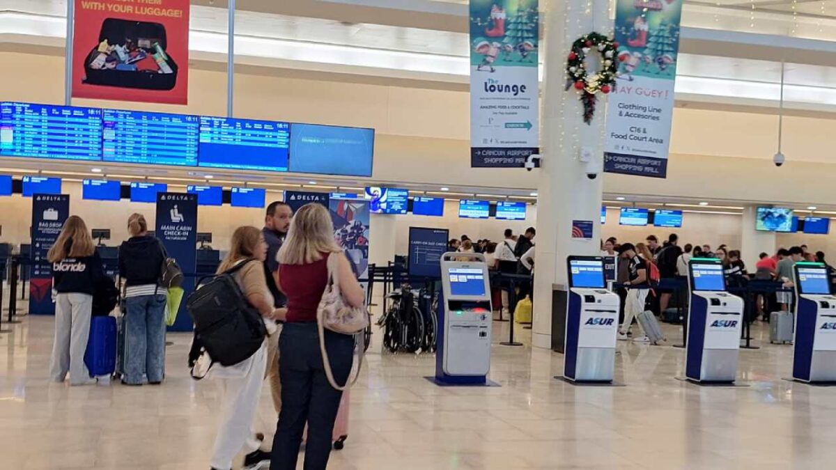 7 millones 300 mil 243 turistas mexicanos viajaron al extranjero por vía aérea.