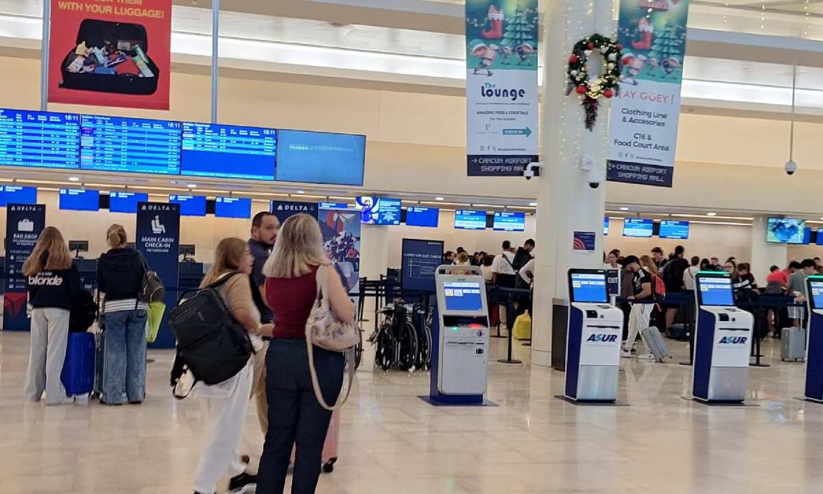 7 millones 300 mil 243 turistas mexicanos viajaron al extranjero por vía aérea.