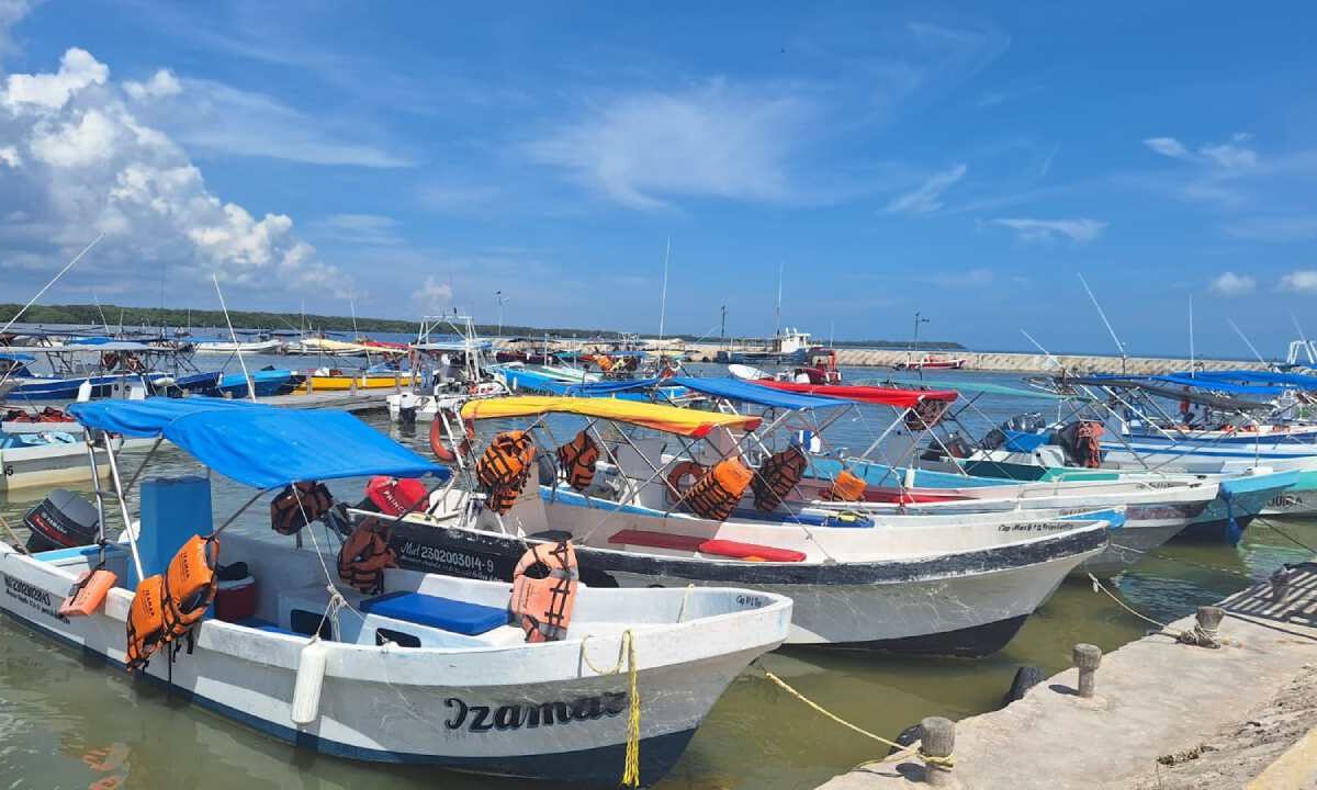 Lancheros de Holbox son golpeados por la crisis.