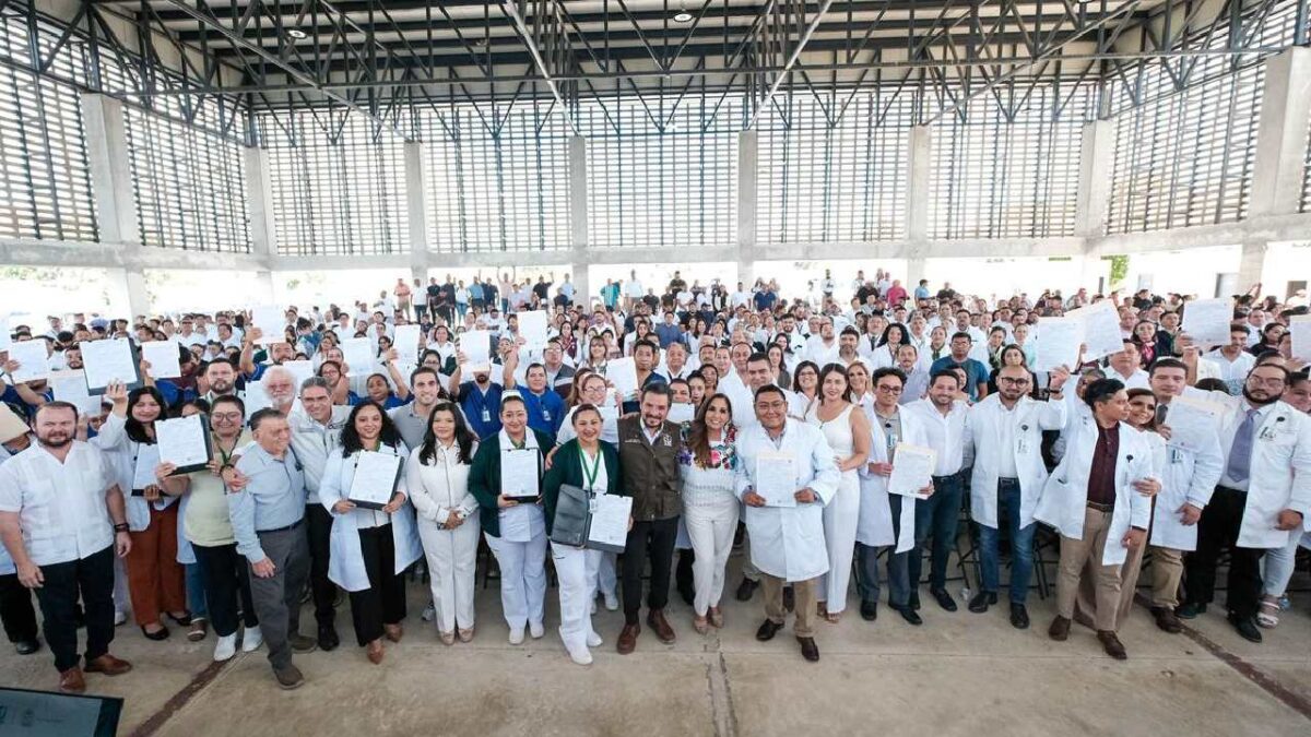 Entregan 71 bases laborales del IMSS en Quintana Roo.