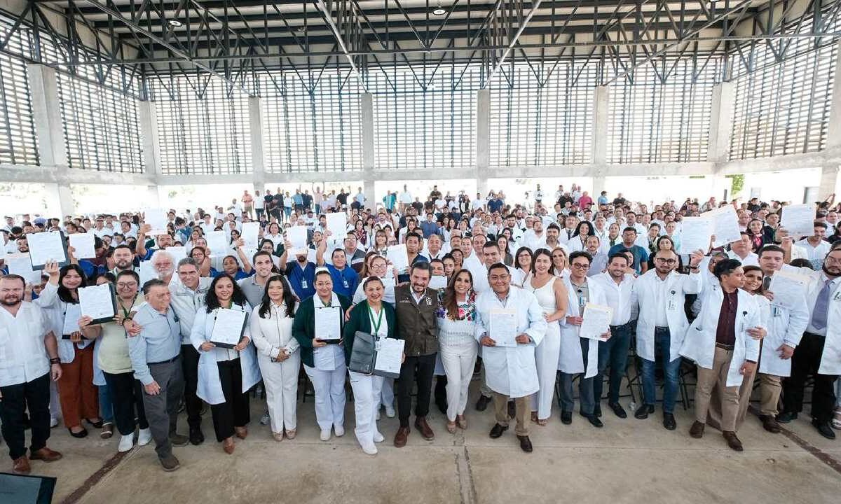 Entregan 71 bases laborales del IMSS en Quintana Roo.