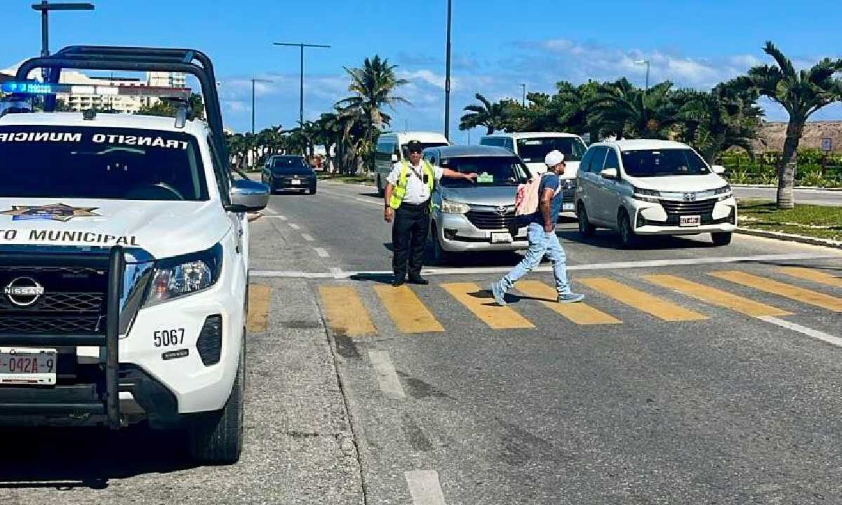 Inician los cierres viales en Cancún.
