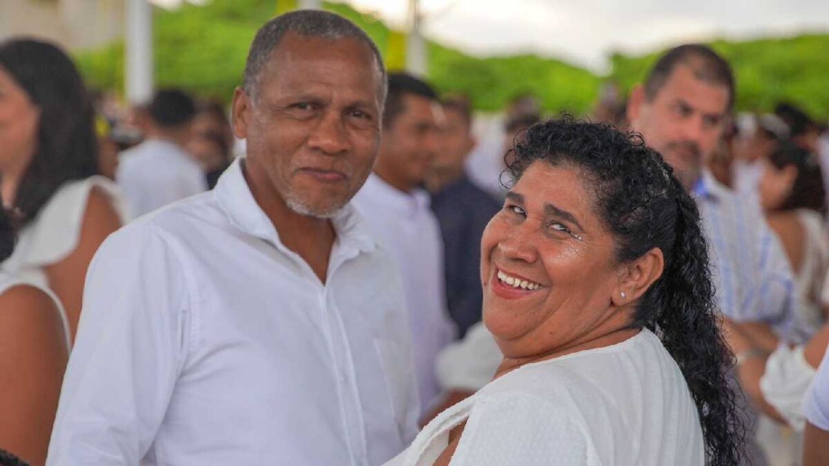 Anuncian bodas colectivas.